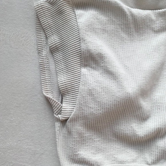 white ribbed cropped front tie Urban outfitters top - Picture 9 of 9
